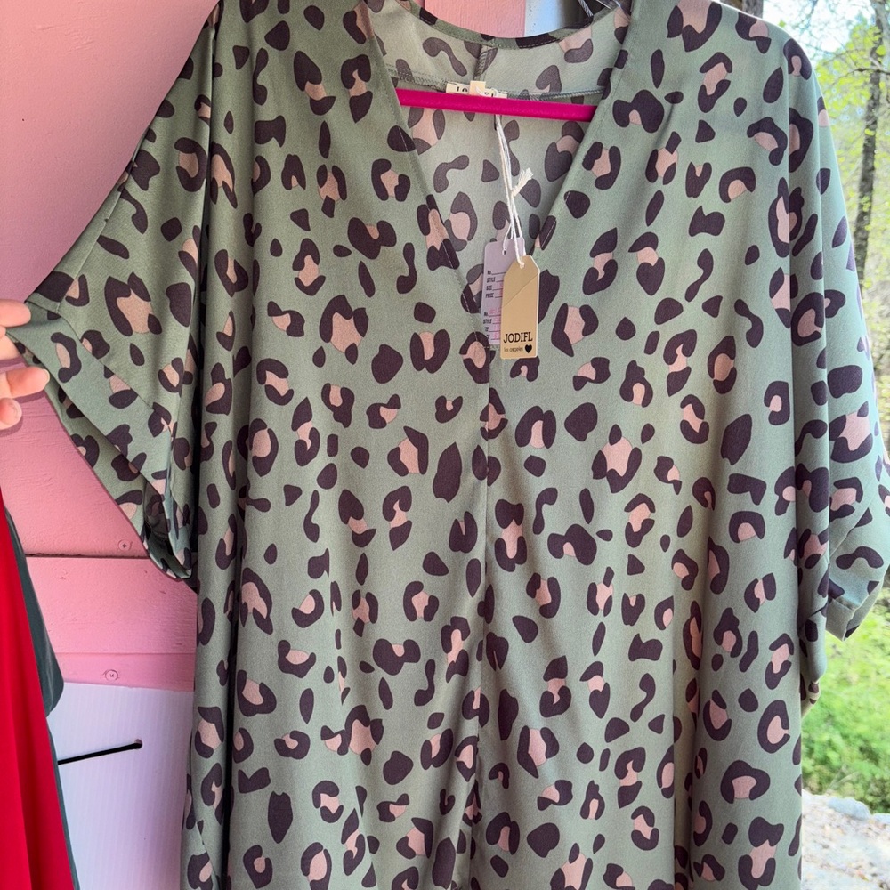 Jodifl Olive Green Leopard Print V-Neck Blouse NWT😀